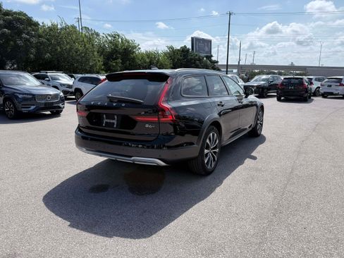 Certified 2025 Volvo V90 B6 Cross Country Plus AWD/4WD image 6