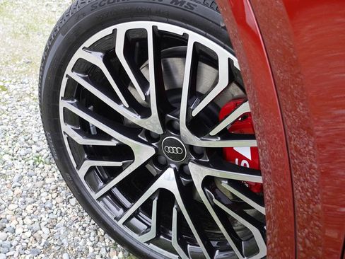 New 2025 Audi SQ5 Prestige image 10