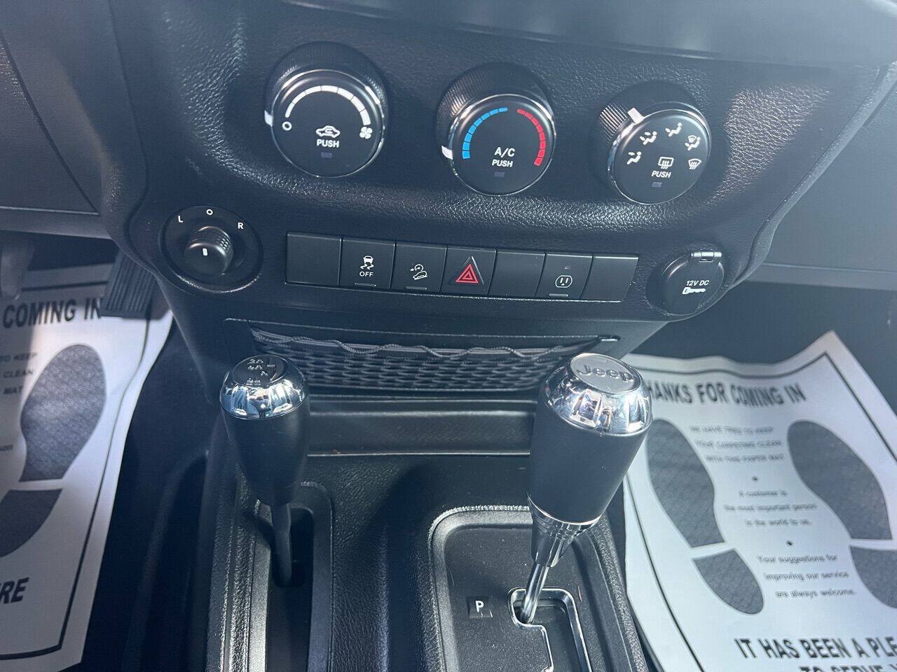 Used 2018 Jeep Wrangler Sahara w/ Connectivity Group AWD/4WD image 18