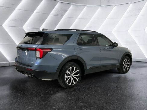 Used 2025 Ford Explorer ST-Line image 4