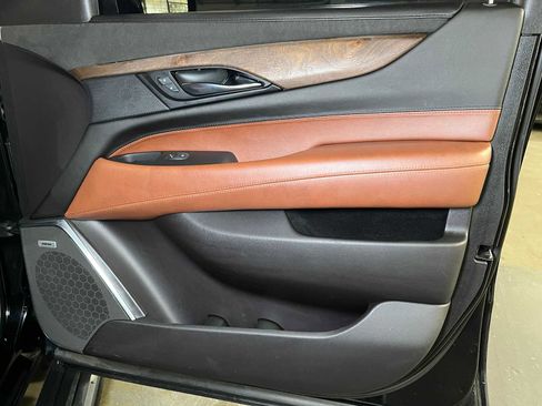 Used 2019 Cadillac Escalade Premium Luxury image 10