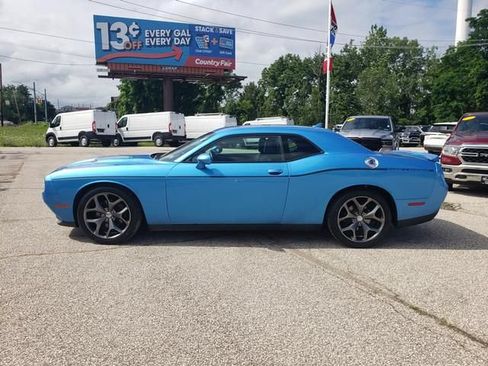 Used 2015 Dodge Challenger SXT Plus w/ Technology Group RWD image 7