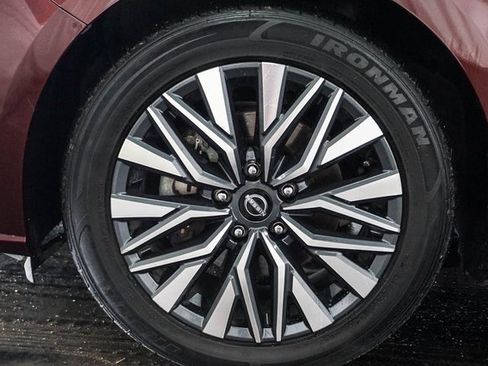 Used 2024 Nissan Altima 2.5 SV image 4