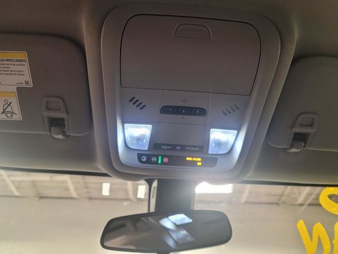 Used 2018 Chevrolet Equinox LT image 22