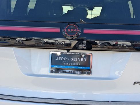 Used 2025 Nissan Armada PRO-4X w/ Pro-4X Premium Package image 13