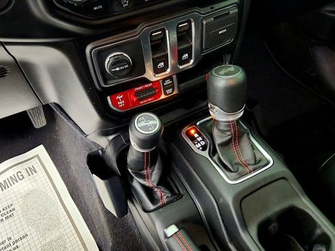 Used 2023 Jeep Wrangler Rubicon AWD/4WD image 16