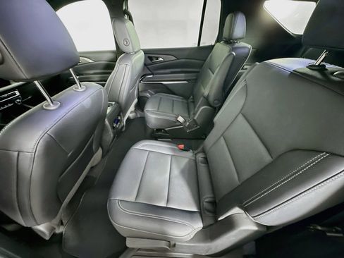 Used 2025 Chevrolet Traverse LT FWD image 28