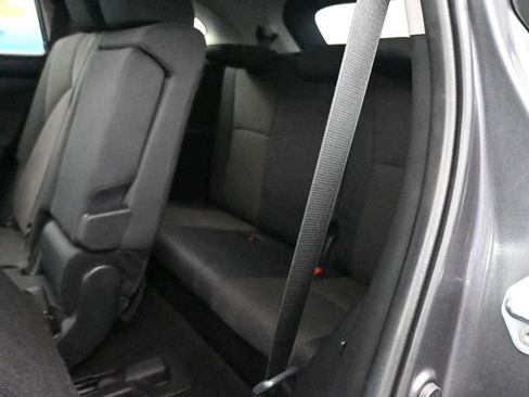 Used 2024 Toyota Highlander LE image 10