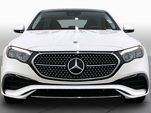 New 2026 Mercedes-Benz E 450 4MATIC Sedan image 3