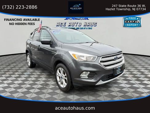 Used 2018 Ford Escape SE image 1
