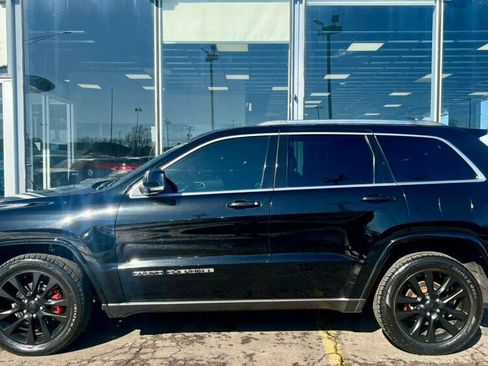 Used 2018 Jeep Grand Cherokee Limited AWD/4WD image 2