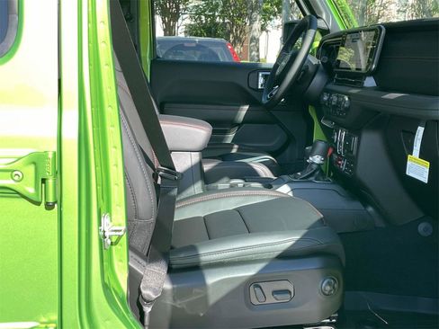 New 2025 Jeep Gladiator Rubicon image 32