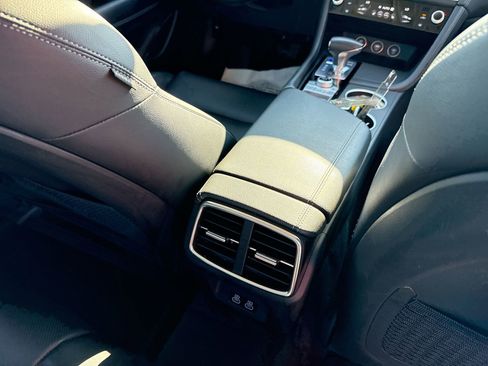 Used 2025 Genesis G70 2.5T image 24