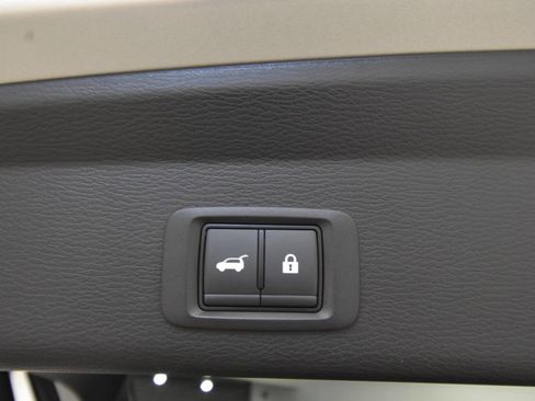 Used 2025 Mitsubishi Outlander SE image 34