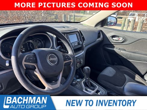 Used 2016 Jeep Cherokee Sport image 12