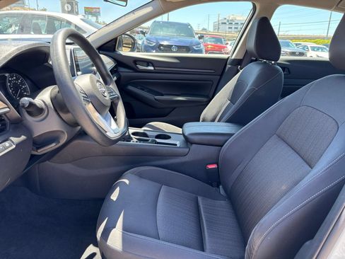 Used 2025 Nissan Altima 2.5 SV FWD image 27