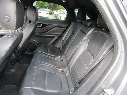 Used 2018 Jaguar F-PACE Prestige image 8