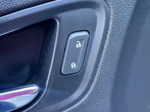 Used 2019 Chevrolet Colorado Z71 AWD/4WD image 12