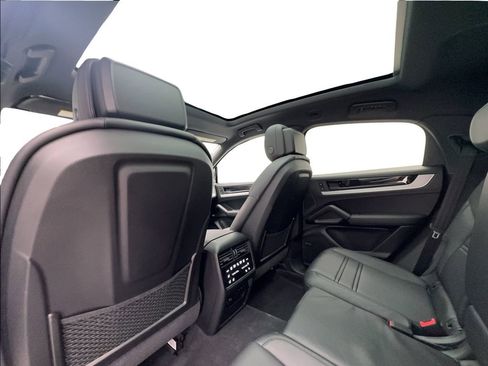 Used 2024 Porsche Cayenne Coupe AWD/4WD image 24
