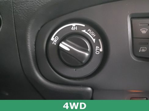 Used 2024 Nissan Frontier SV w/ Hardbody Edition image 32