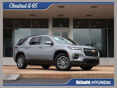 Used 2023 Chevrolet Traverse LT