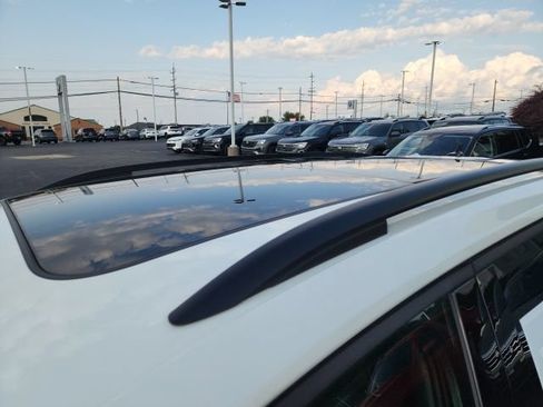 Certified 2023 Volkswagen Tiguan SE R-Line AWD/4WD image 37