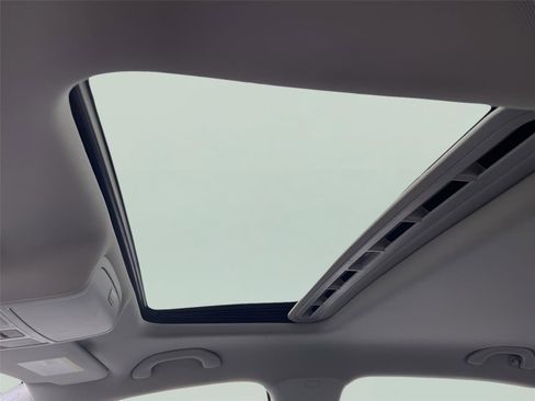 Used 2018 Volkswagen Passat 2.0T SEL Premium image 37