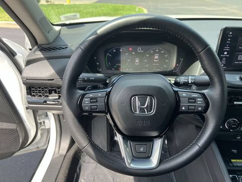 Used 2025 Honda Accord Touring image 12