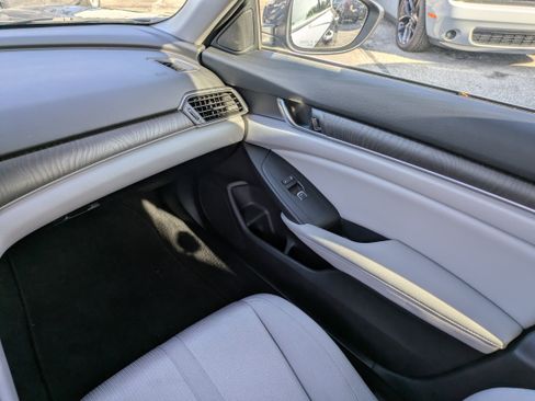 Used 2020 Honda Accord EX image 16