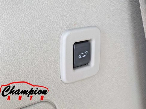 Used 2017 Lincoln Navigator Select RWD image 16