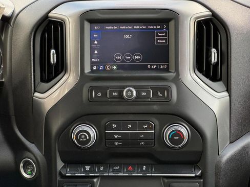 Used 2025 Chevrolet Silverado 2500 W/T image 16