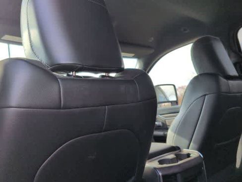 New 2026 RAM 2500 Laramie AWD/4WD image 18