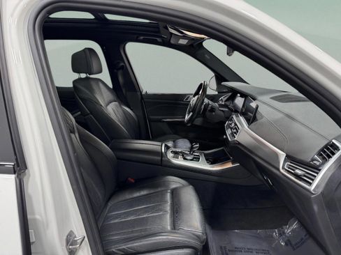 Used 2022 BMW X5 M50i image 18