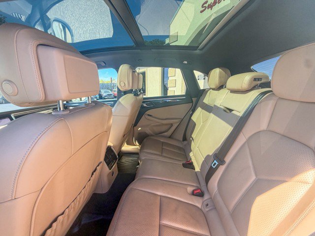 Used 2020 Porsche Macan AWD/4WD image 6