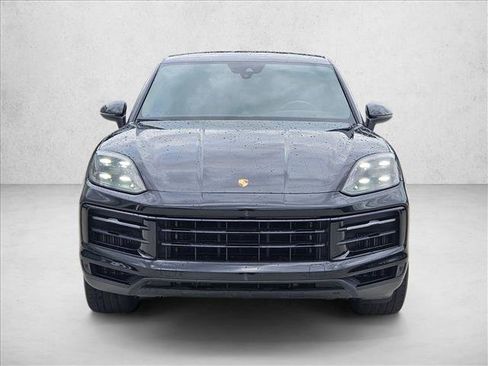 Used 2024 Porsche Cayenne S AWD/4WD image 2