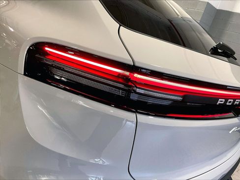 New 2026 Porsche Macan 4 Electric AWD/4WD image 24