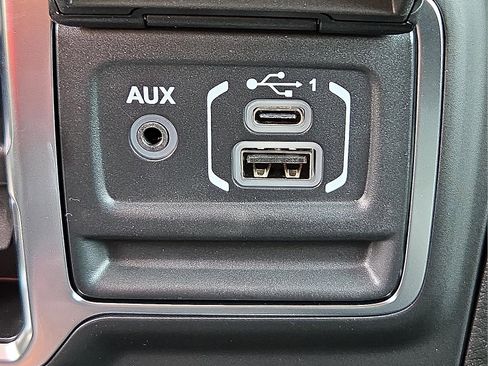 New 2025 Jeep Gladiator Sport image 17