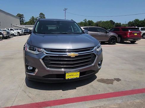 Used 2020 Chevrolet Traverse LT FWD image 3