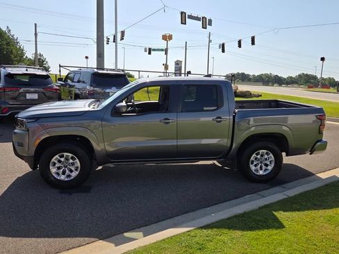 Used 2024 Nissan Frontier SV AWD/4WD image 4