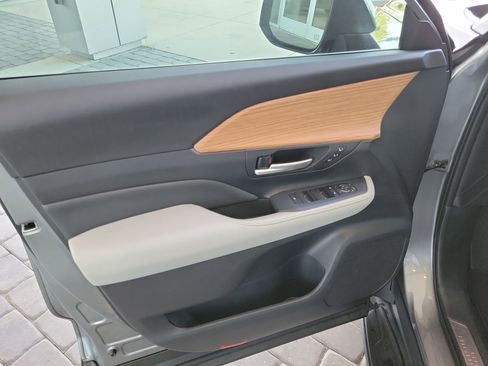 Certified 2025 Toyota Grand Highlander AWD Hybrid image 10