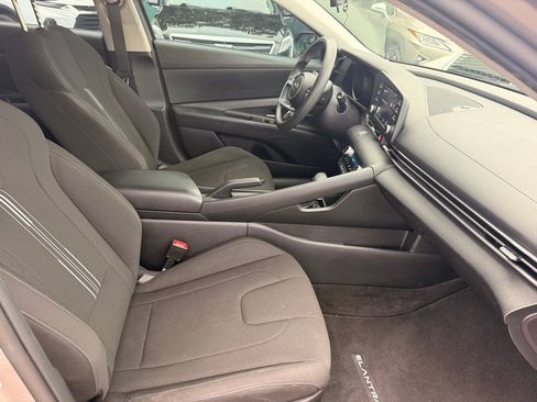 Used 2022 Hyundai Elantra SEL FWD image 15