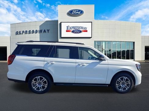 New 2025 Ford Expedition Active image 5