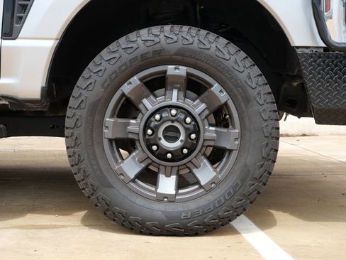Used 2024 Ford F250 Lariat w/ Sport Appearance Package AWD/4WD image 8
