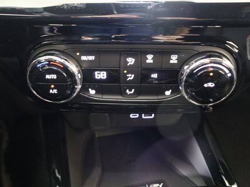 New 2026 Chevrolet Trax RS w/ Sunroof Package FWD image 27