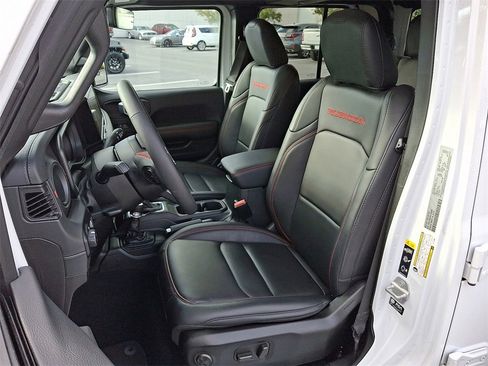 Used 2024 Jeep Gladiator Rubicon w/ Technology Group image 15