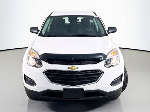 Used 2017 Chevrolet Equinox LS FWD image 2