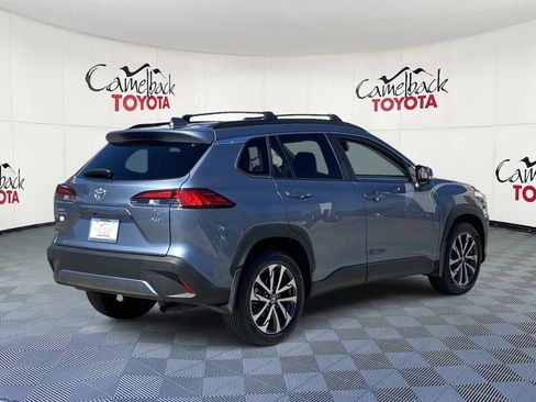 Used 2024 Toyota Corolla Cross XLE w/ Convenience Package image 7