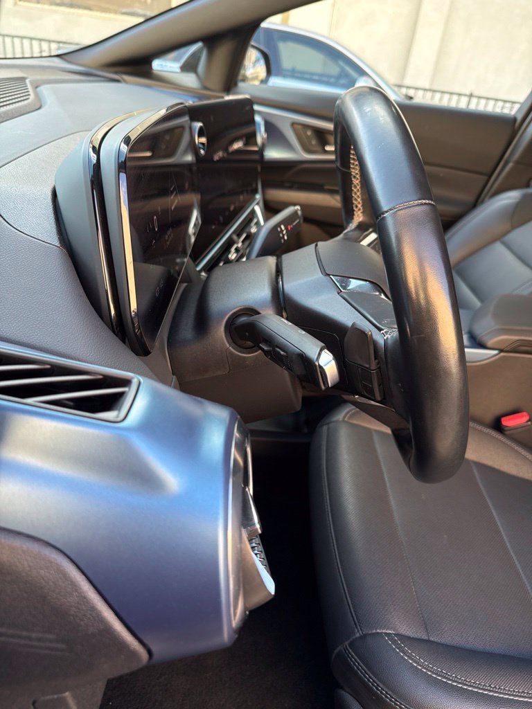 Used 2024 Chevrolet Equinox EV LT w/ LPO, Blackout Package FWD image 18