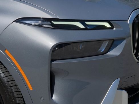 Used 2023 BMW X7 xDrive40i w/ Premium Package image 8