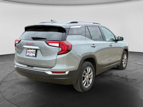 Used 2024 GMC Terrain SLT AWD/4WD image 10